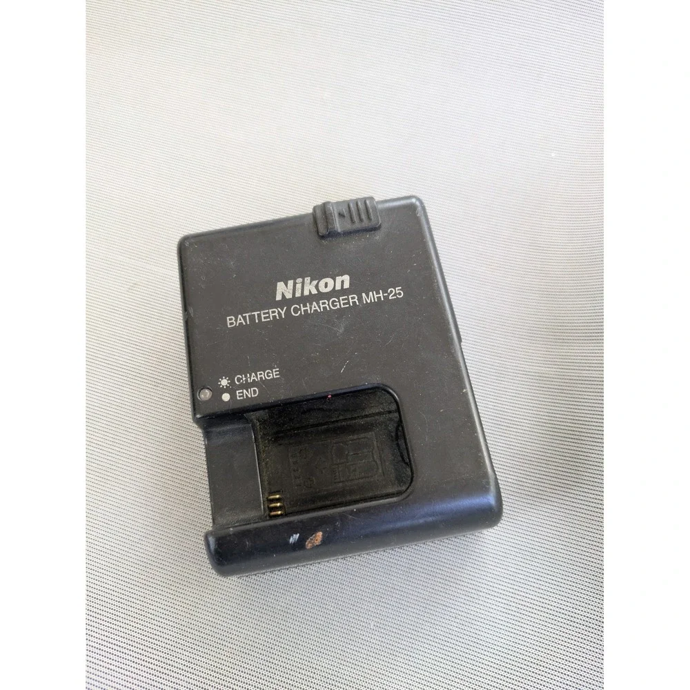 Nikon MH-25 Battery Charger for EN-EL15 Li-ion Batteries Black OEM